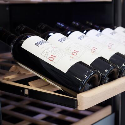 Immagine del prodotto per 'Frigorifero per vini WineChef Pro 126 con app, per 126 bottiglie.'