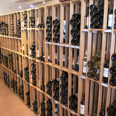 Immagine del prodotto per 'Cantinetta vino CAVEAUSTAR in legno'