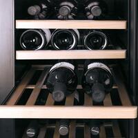 Immagine del prodotto per 'Frigorifero per vino WineComfort 380 Smart con app, per 38 litri.'