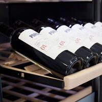 Immagine del prodotto per 'Frigorifero per vino WineComfort 1260 Smart con app, per 126 bottiglie.'
