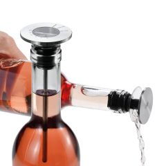 Versatore di vino e chiusura